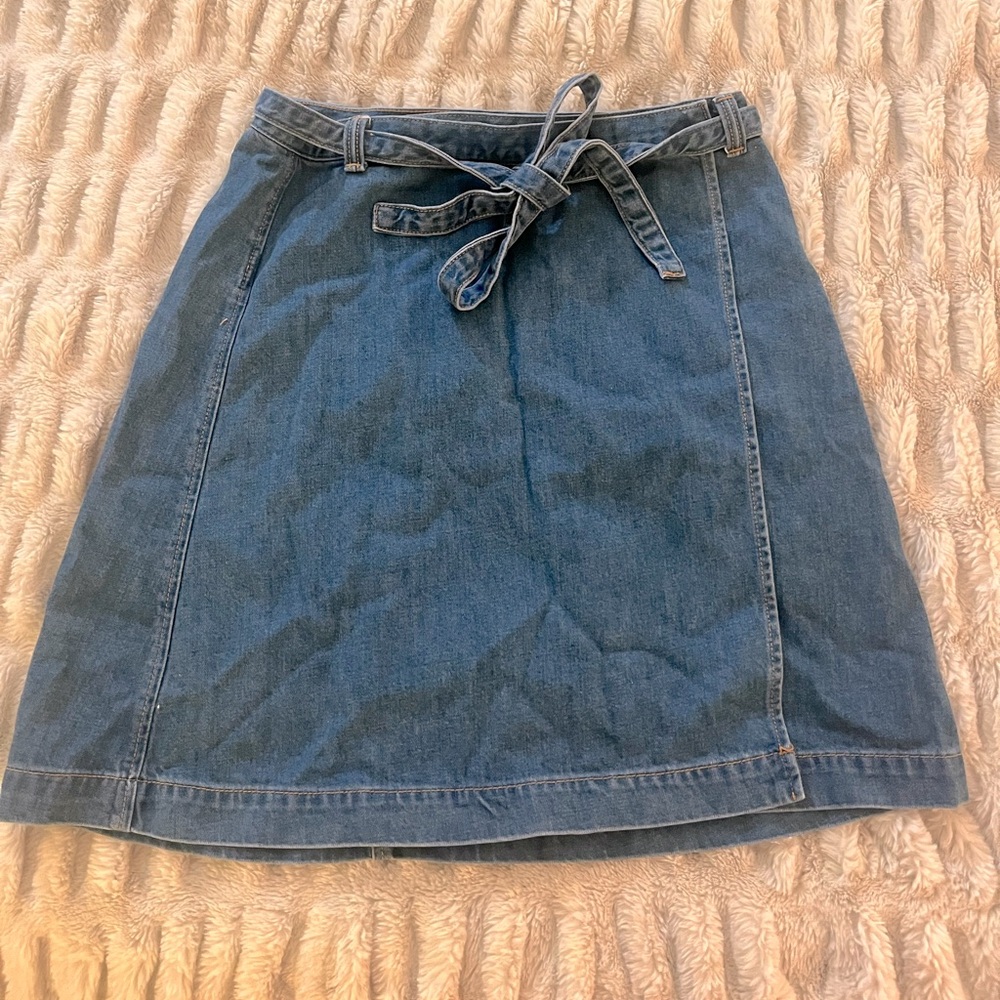 Gap wrap Jean skirt size 29
